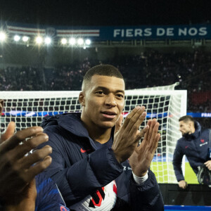 Moussa Diaby, Kylian Mbappé et Karim Benzema - Qualification pour la Coupe du monde 2022 entre la France et le Kazakhstan au Parc des Princes à Paris, le 13 novembre 2021. © Cyril Moreau/Bestimage