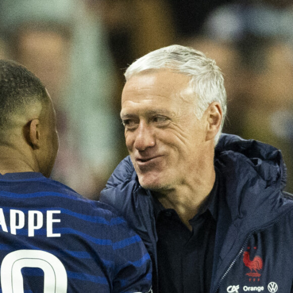 Kylian Mbappé et Didier Deschamps - Match de football de qualification pour la Coupe du monde 2022 entre la France et le Kazakhstan au stade Parc des Princes à Paris, le 13 novembre 2021. © Cyril Moreau/Bestimage