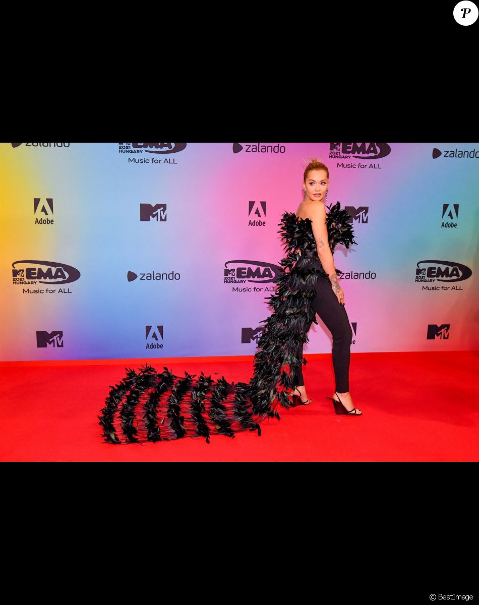 Rita Ora au photocall des "MTV Europe Music Awards (EMA)" au Laszlo Papp Budapest Sports Arena. Budapest, le 14 novembre 2021.
