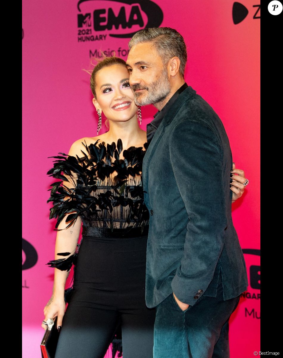 Rita Ora, Taika Waititi au photocall des "MTV Europe Music Awards (EMA)" au Laszlo Papp Budapest Sports Arena. Budapest, le 14 novembre 2021.