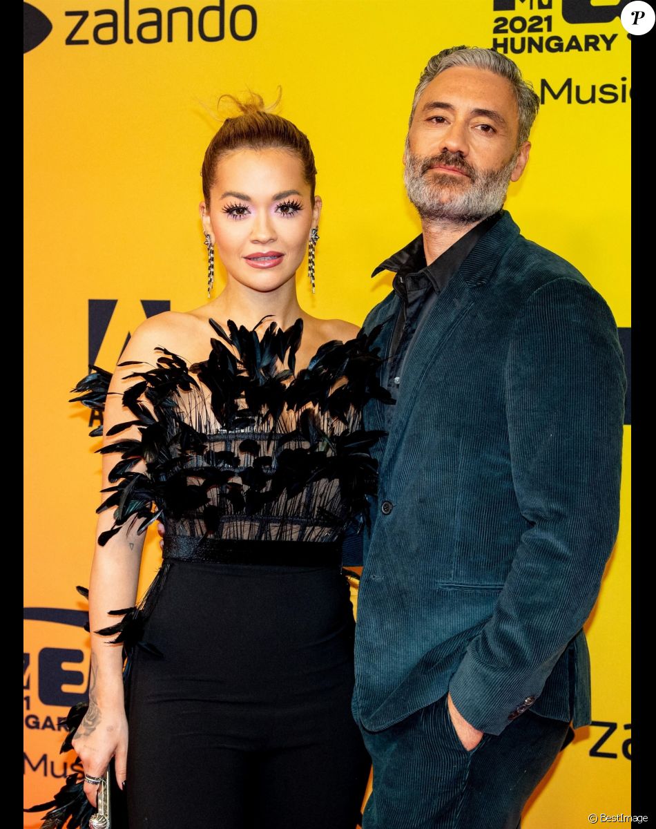 Rita Ora, Taika Waititi au photocall des "MTV Europe Music Awards (EMA)" au Laszlo Papp Budapest Sports Arena. Budapest, le 14 novembre 2021.