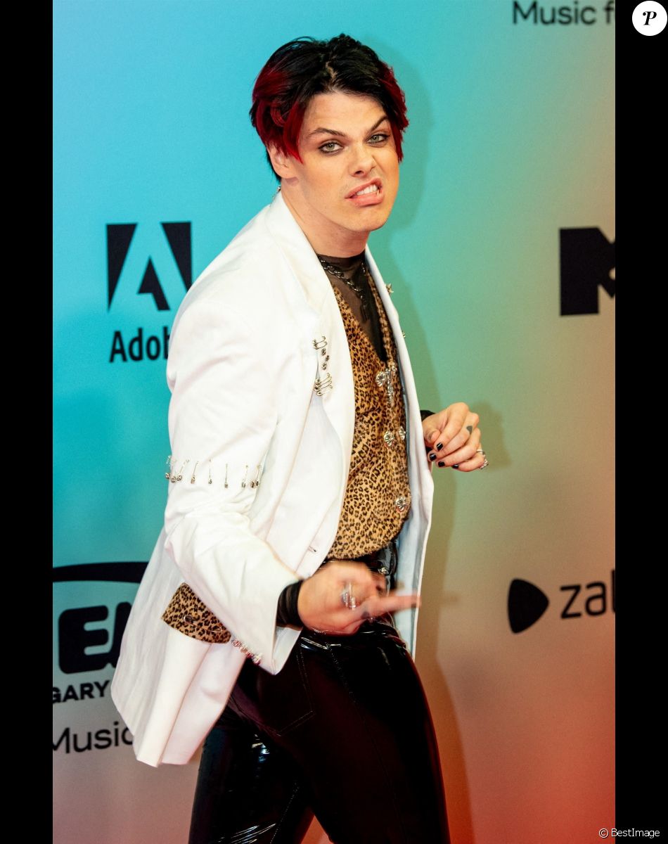 Yungblud au photocall des "MTV Europe Music Awards (EMA)" au Laszlo Papp Budapest Sports Arena. Budapest, le 14 novembre 2021.