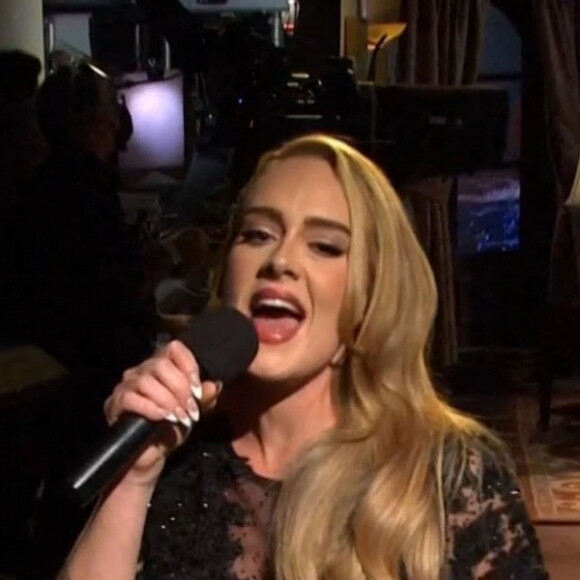 Adele dans l'émission Saturday Night Live à Los Angeles, le 24 octobre 2020