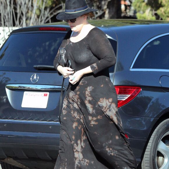 Exclusif - Adèle fait ses courses dans le quartier de Beverly Hills à Los Angeles, Californie, Etats-Unis, le 27 décembre 2016.