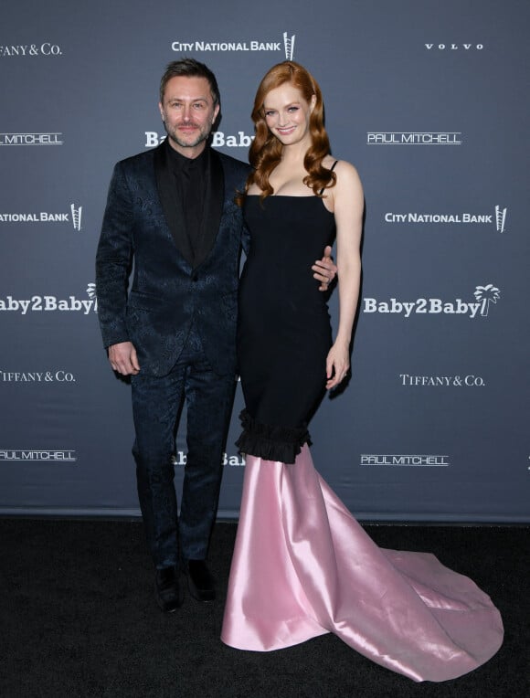 Chris Hardwick et sa femme Lydia Hearst au photocall du 10ème anniversaire du gala "Baby2Baby" à Los Angeles, le 14 novembre 2021. 