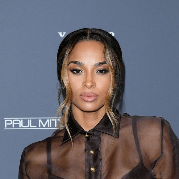 Ciara au photocall du 10ème anniversaire du gala "Baby2Baby" à Los Angeles, le 14 novembre 2021. 