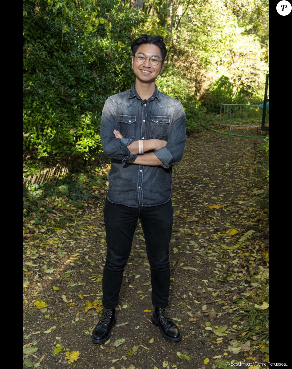 Exclusif - Henry Tran - Autour de Doigby, les Youtubeurs B.Lorber, H.Tran, L.Camilleri, S.Péirssé ont reçu 31 invités dont M. Horn, C.Dion, P.Larrouturou, B.Poirson, pour décrypter les enjeux liés aux changements climatiques et imaginer le monde de demain, lors du premier événement d'infotainment 100% digital, "Youtopia", une émission diffusée en live interactif durant 14 heures sur Youtube depuis la Fondation Goodplanet, en marge de la Cop26 (1er - 12 novembre 2021). La première édition de "Youtopia", destinée également à récolter des fonds pour planter des arbres dans la campagne française, a totalisé 180.000 vues pendant le live et a atteint plus de 26 millions de personnes autour de l'événement sur tous les réseaux sociaux. Le 5 novembre 2021. © Pierre Perusseau / Bestimage