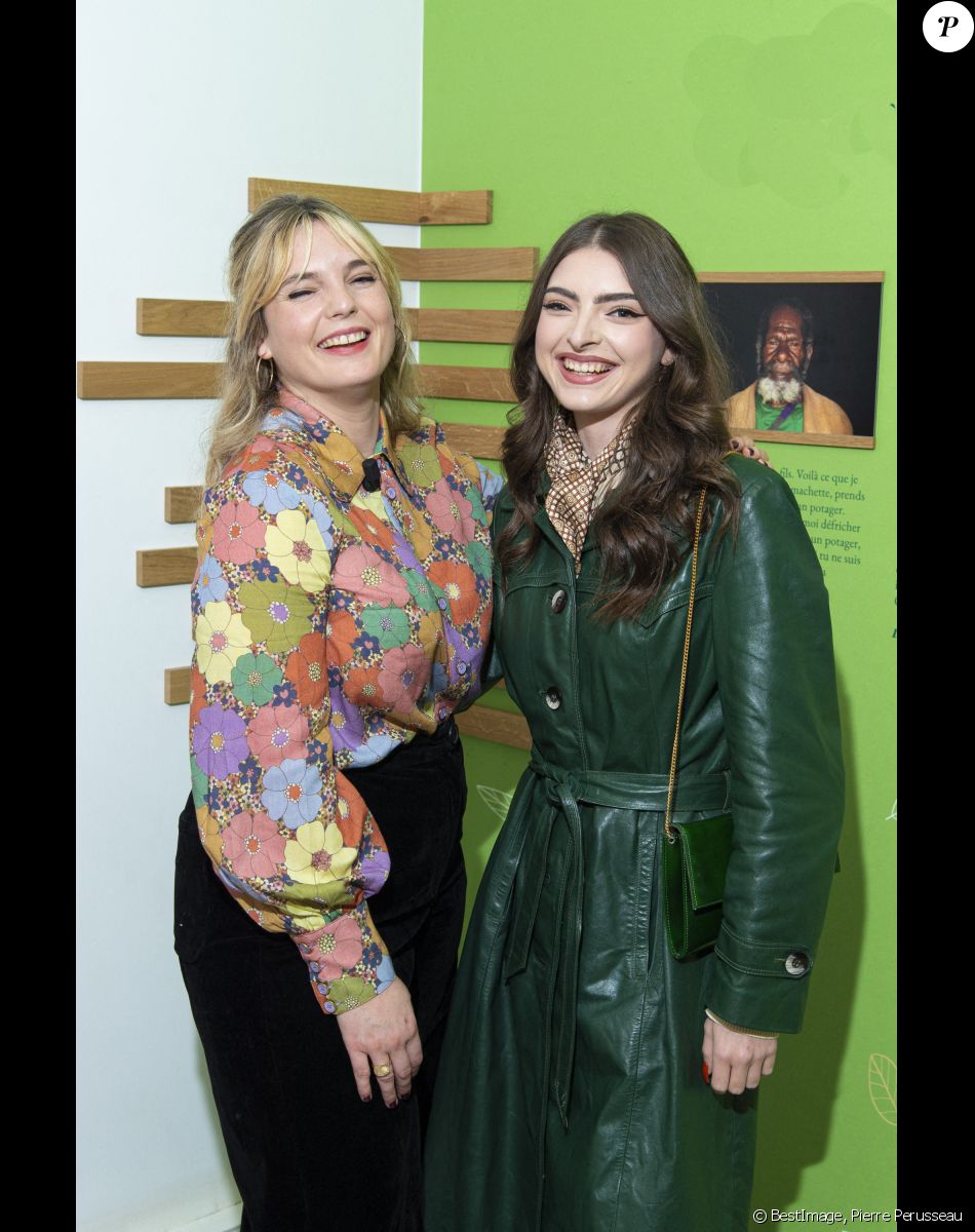 Exclusif - Léa Camilleri et Clara Victorya - Autour de Doigby, les Youtubeurs B.Lorber, H.Tran, L.Camilleri, S.Péirssé ont reçu 31 invités dont M. Horn, C.Dion, P.Larrouturou, B.Poirson, pour décrypter les enjeux liés aux changements climatiques et imaginer le monde de demain, lors du premier événement d'infotainment 100% digital, "Youtopia", une émission diffusée en live interactif durant 14 heures sur Youtube depuis la Fondation Goodplanet, en marge de la Cop26 (1er - 12 novembre 2021). La première édition de "Youtopia", destinée également à récolter des fonds pour planter des arbres dans la campagne française, a totalisé 180.000 vues pendant le live et a atteint plus de 26 millions de personnes autour de l'événement sur tous les réseaux sociaux. Le 5 novembre 2021. © Pierre Perusseau / Bestimage