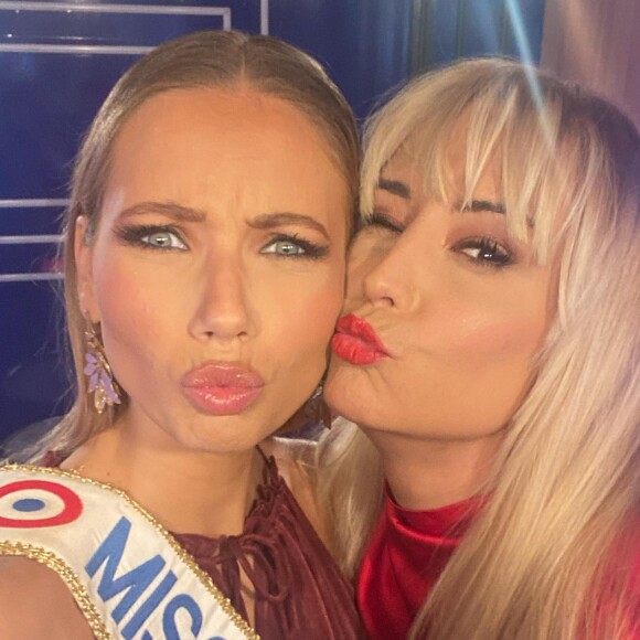 Amandine Petit et Elodie Gossuin en tournage pour M6, le 15 novembre 2021