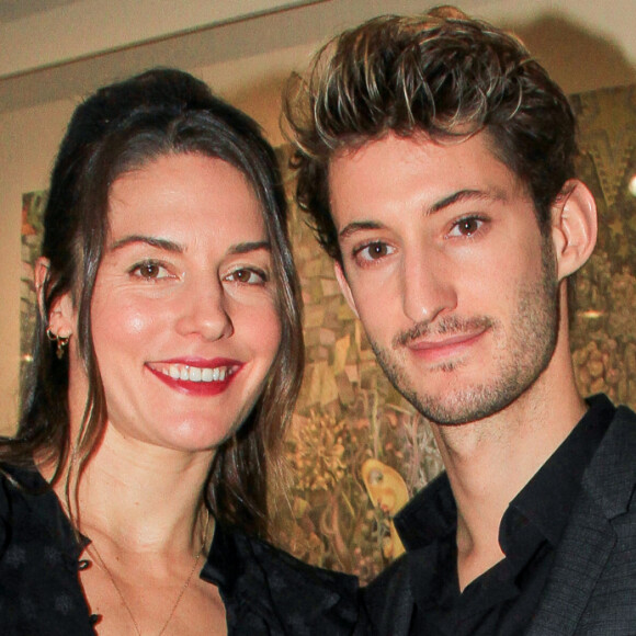 Pierre Niney et sa compagne Natasha Andrews - Vernissage de l'exposition "l'Exhibitionniste" au Palais de la Porte Dorée, à Paris, le 24 février 2020. © Philippe Baldini/Bestimage