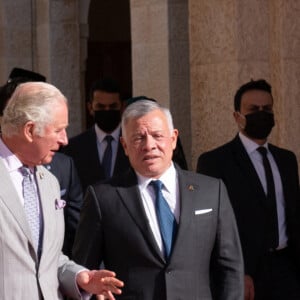 Le prince Charles et le roi Abdallah II de Jordanie - Le prince de Galles et sa femme la duchesse de Cornouailles sont reçus au palais Al Husseiniya à Amman par le roi et la reine de Jordanie, à l'occasion de leur visite officielle en Jordanie. Le 16 novembre 2021