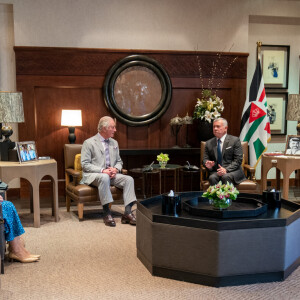 Camilla Parker Bowles, duchesse de Cornouailles, le prince Charles, le roi Abdallah II et la reine Rania de Jordanie - Le prince de Galles et sa femme la duchesse de Cornouailles sont reçus au palais Al Husseiniya à Amman par le roi et la reine de Jordanie, à l'occasion de leur visite officielle en Jordanie. Le 16 novembre 2021