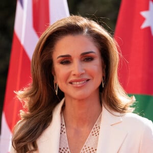 La reine Rania de Jordanie au palais Al Husseiniya à Amman en Jordanie, à l'occasion du premier jour de la visite du prince de Galles et de sa femme la duchesse de Cornouailles. Le 16 novembre 2021