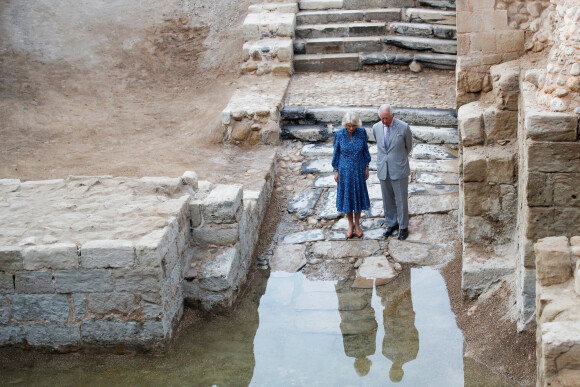 Le prince Charles et Camilla Parker Bowles, duchesse de Cornouailles, se sont rendus à Juwafat al-Kafrayn pour visiter les sites de de Elijah's Hill et le lieu de baptême de Jesus, à l'occasion de leur voyage officiel en Jordanie. Le 16 novembre 2021