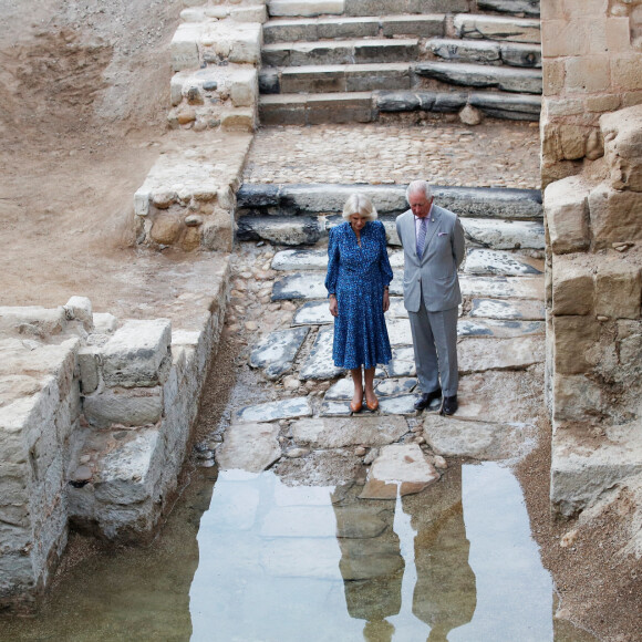 Le prince Charles et Camilla Parker Bowles, duchesse de Cornouailles, se sont rendus à Juwafat al-Kafrayn pour visiter les sites de de Elijah's Hill et le lieu de baptême de Jesus, à l'occasion de leur voyage officiel en Jordanie. Le 16 novembre 2021