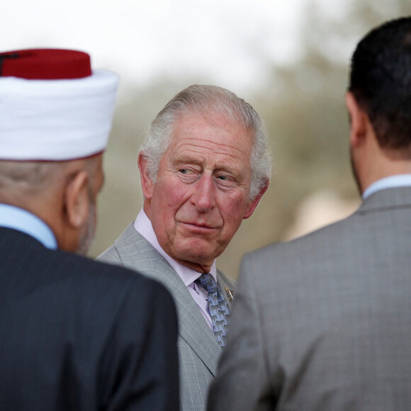 Le prince Charles et Camilla Parker Bowles, duchesse de Cornouailles, se sont rendus à Juwafat al-Kafrayn pour visiter les sites de de Elijah's Hill et le lieu de baptême de Jesus, à l'occasion de leur voyage officiel en Jordanie. Le 16 novembre 2021