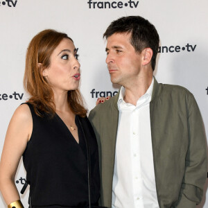 Léa Salamé et Thomas Sotto au photocall de la conférence de presse de France 2 au théâtre Marigny à Paris © Coadic Guirec / Bestimage