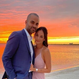 Alizé Lim et Tony Parker, amoureux sous le soleil couchant de Cancun.