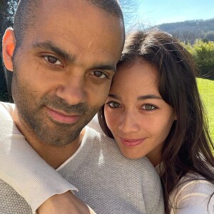 Tony Parker officialise son histoire d'amour avec la joueuse de tennis Alizé Lim sur Instagram. Mars 2021.