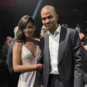 Alizé Lim et Tony Parker assistent à la cérémonie d'introduction de Tim Duncan au Basketball Hall Of Fame.