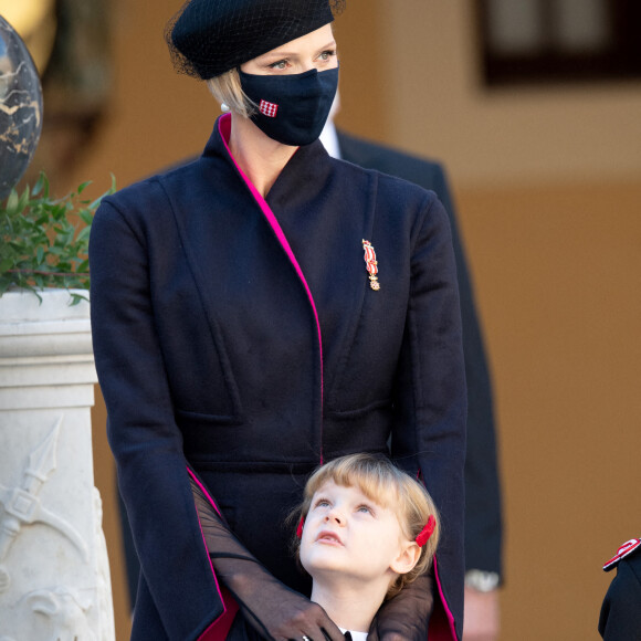 La princesse Charlène de Monaco, la princesse Gabriella de Monaco, comtesse de Carladès - La famille princière assiste à une cérémonie de remise de médaille dans la cours du Palais de Monaco lors de la Fête Nationale 2020 de la principauté de Monaco le 19 novembre 2020. © David Nivière / Pool / Bestimage