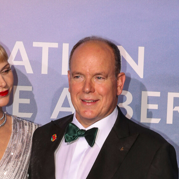 Le prince Albert II de Monaco et la princesse Charlène (bijoux Repossi) lors du photocall du gala "Monte-Carlo Gala for Planetary Health" organisé par la Fondation Prince Albert II de Monaco le 24 septembre 2020. © Jean-Charles Vinaj / Pool Monaco / Bestimage