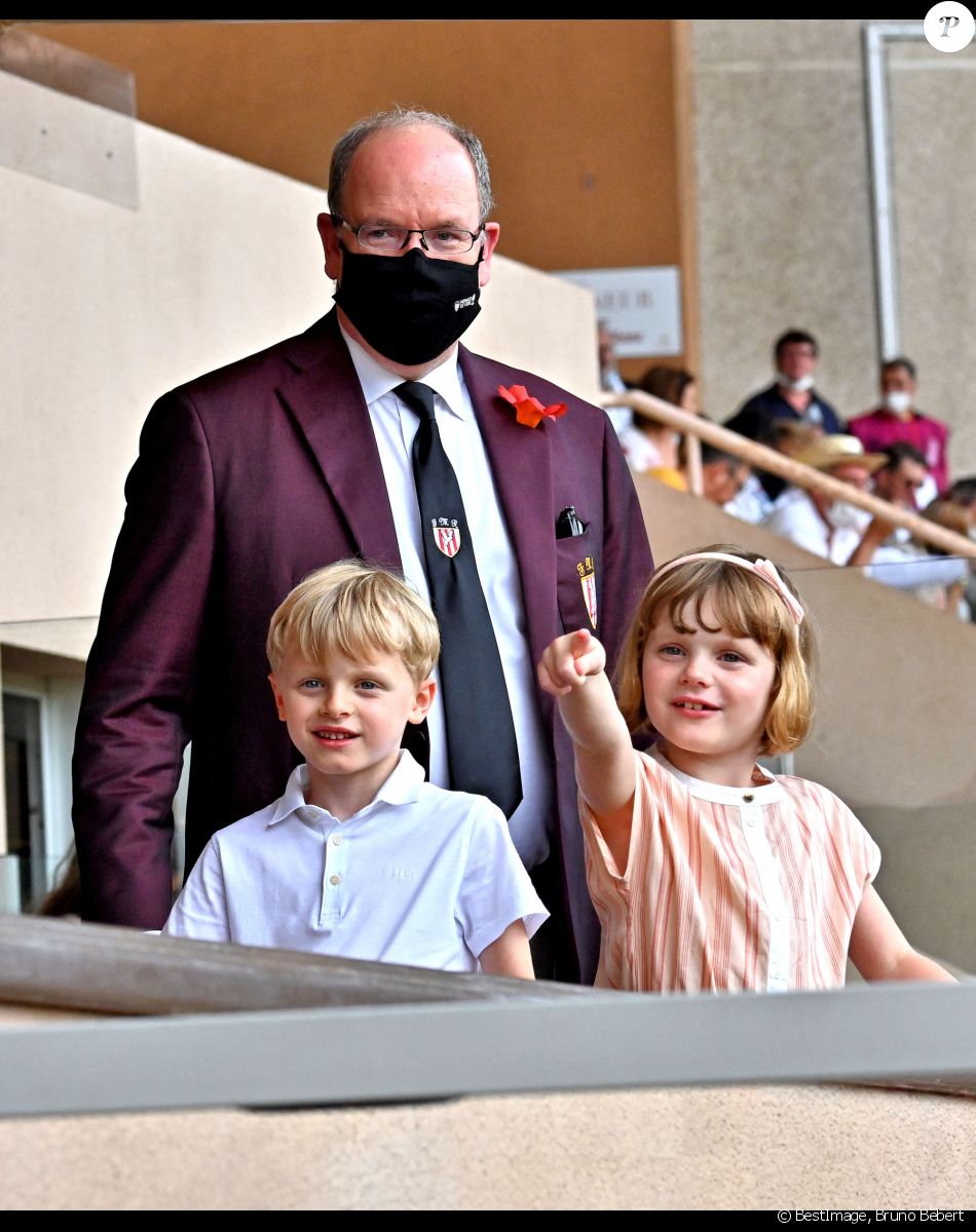 Le prince Albert II de Monaco et ses enfants Jacques et Gabriella durant la dernière journée du World Rugby Sevens Repechage tournament qui se déroule au Stade Louis II le 20 juin 2021. Cette compétition est organisée par la Fédération Monégasque de Rugby (FMR), dont le président est Gareth Wittstock, le frère de la Princesse Charlene de Monaco. © Bruno Bebert/Bestimage