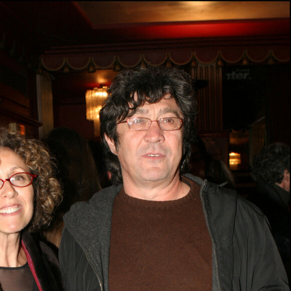 Mireille Dumas et son mari à la générale de la pièce Sortie de Scène à Paris