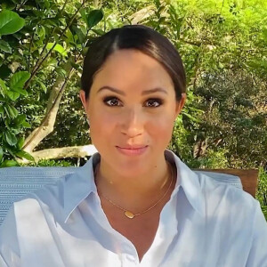 Meghan Markle présente son premier livre pour enfants "The Bench", illustré par C.Robinson et relatant la relation entre un père et son fils, vue par les yeux de sa mère. Los Angeles. Le 27 octobre 2021. 