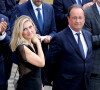 François Hollande et sa compagne Julie Gayet lors de la cérémonie d'hommage national à Jean-Paul Belmondo à l'Hôtel des Invalides à Paris, France, le 9 septembre 2021.