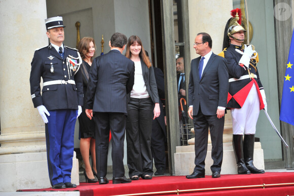 Valérie Trierweiler, Nicolas Sarkozy, Carla Bruni-Sarkozy et François Hollande - Départ de Nicolas Sarkozy lors de l'investiture de François Hollande à l'Elysée en 2012