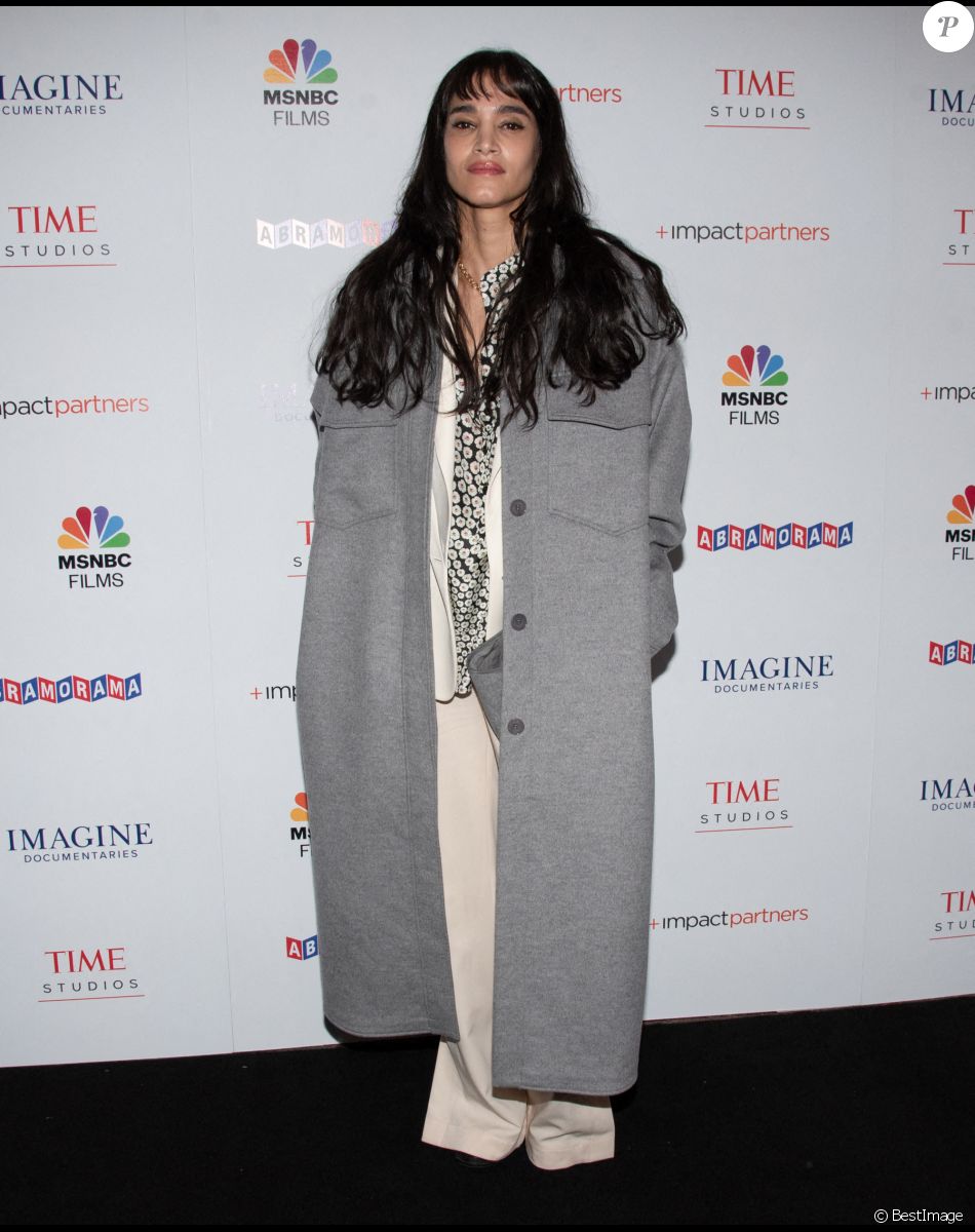 Sofia Boutella - Première du film "Paper And Glue: A JR Project" à Los Angeles, le 18 novembre 2021.
