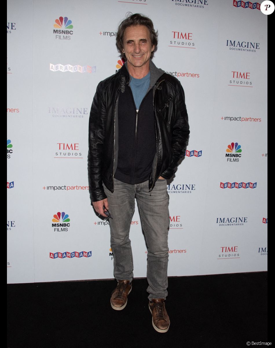 Lawrence Bender - Première du film "Paper And Glue: A JR Project" à Los Angeles, le 18 novembre 2021.
