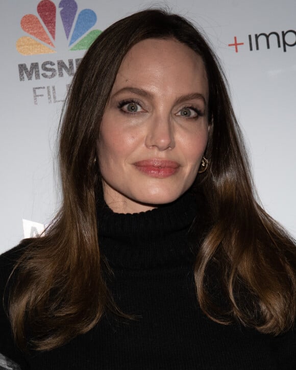 Angelina Jolie - Première du film "Paper And Glue: A JR Project" à Los Angeles, le 18 novembre 2021.
