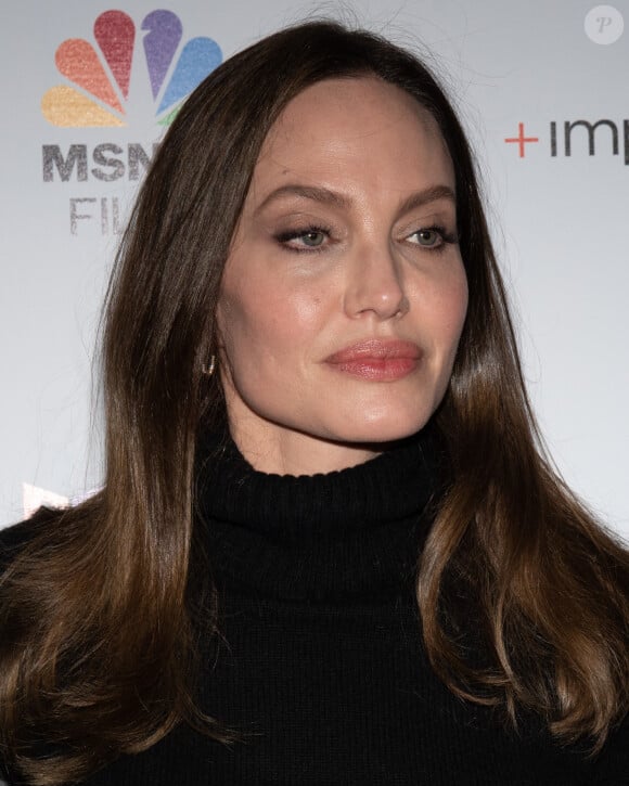 Angelina Jolie - Première du film "Paper And Glue: A JR Project" à Los Angeles, le 18 novembre 2021.