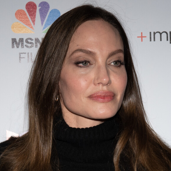 Angelina Jolie - Première du film "Paper And Glue: A JR Project" à Los Angeles, le 18 novembre 2021.