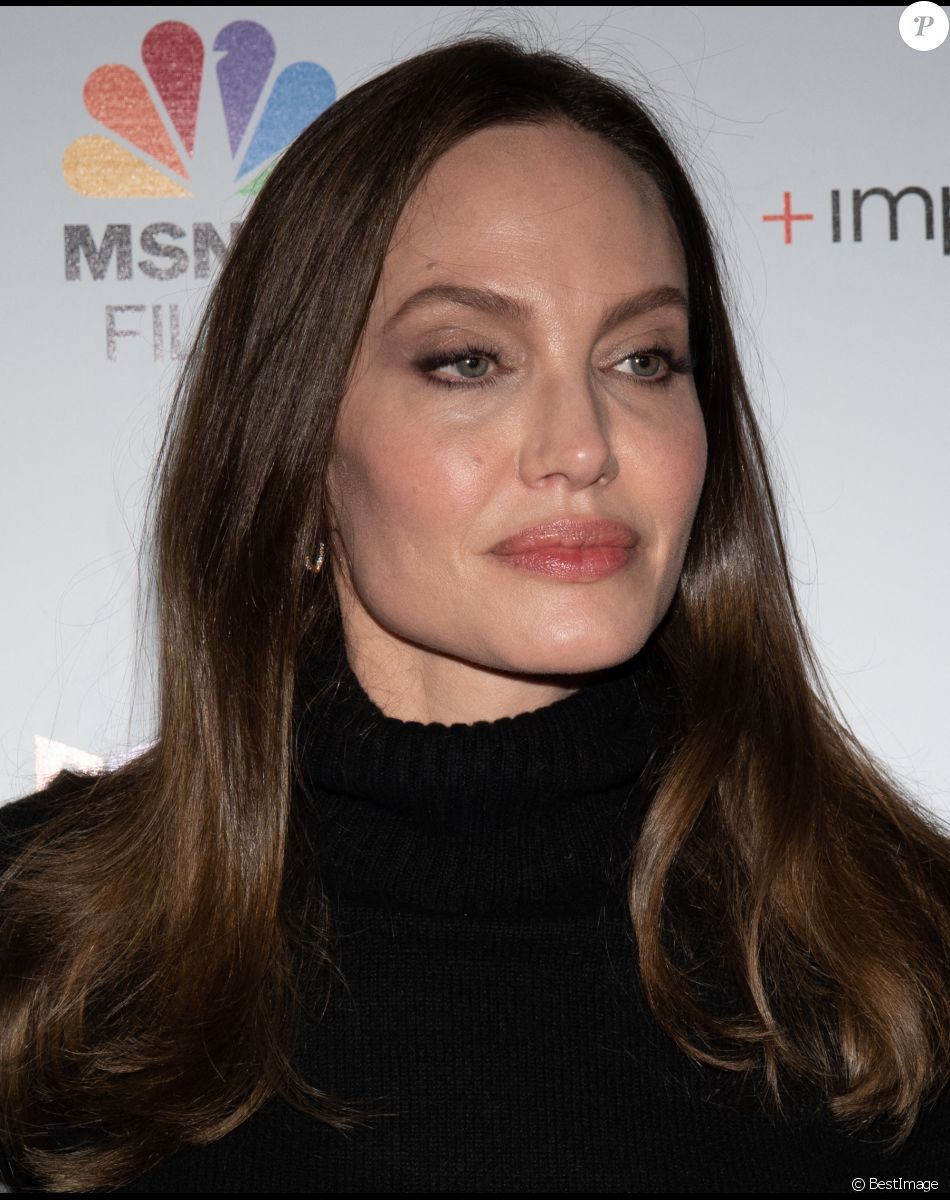Angelina Jolie - Première du film "Paper And Glue: A JR Project" à Los Angeles, le 18 novembre 2021.
