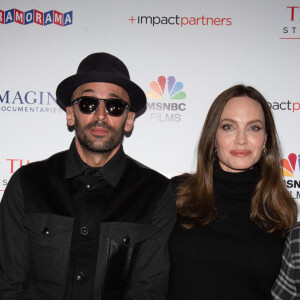 Shiloh Jolie-Pitt, JR, Angelina Jolie et Pax Jolie-Pitt - Première du film "Paper And Glue: A JR Project" à Los Angeles, le 18 novembre 2021.