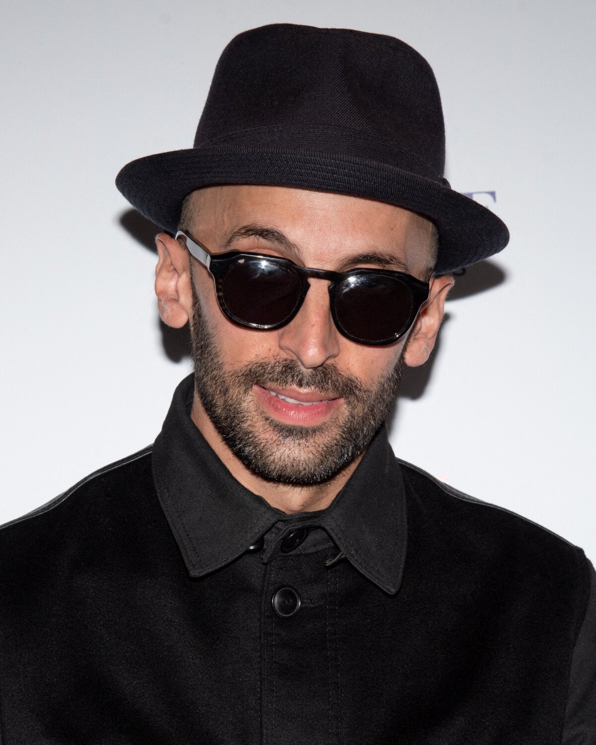 Photo JR Première du film "Paper And Glue A JR Project" à Los Angeles, le 18 novembre 2021