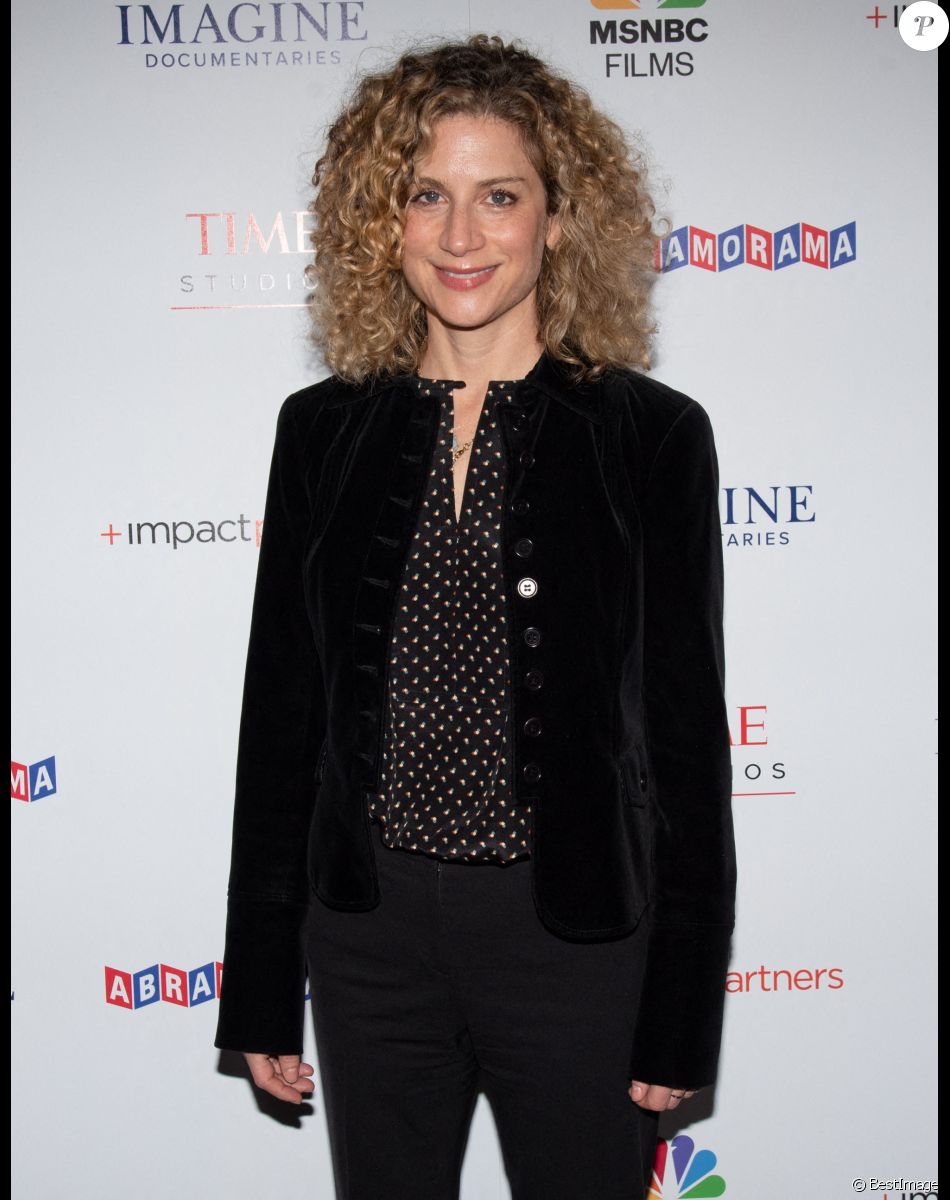 Sara Bernstein - Première du film "Paper And Glue: A JR Project" à Los Angeles, le 18 novembre 2021.