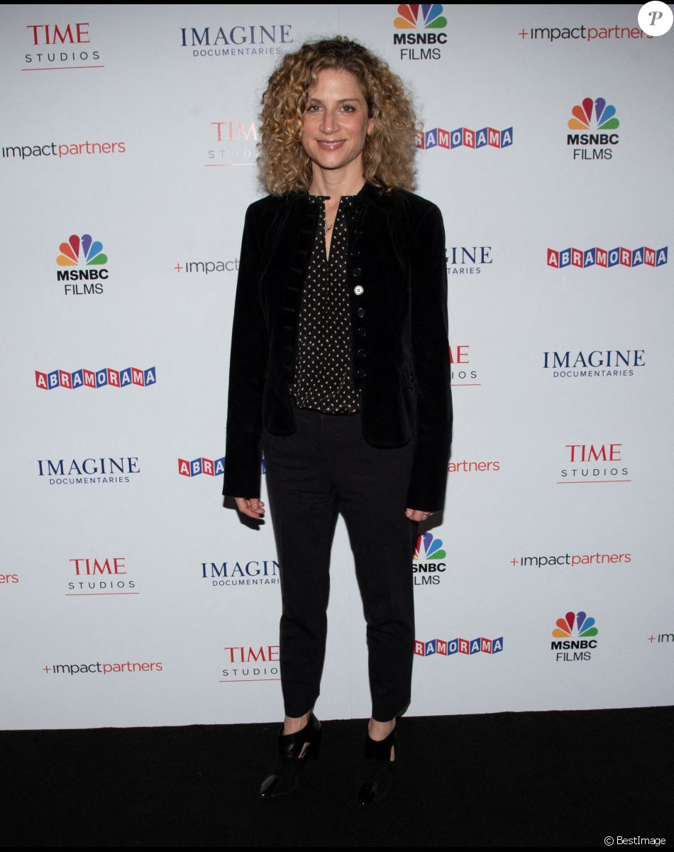 Sara Bernstein - Première du film "Paper And Glue: A JR Project" à Los Angeles, le 18 novembre 2021.