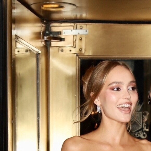 Lily-Rose Depp à la sortie du Carlyle Hotel pour se rendre à la soirée du Met Gala (Met Ball) 2021 à New York le 13 septembre 2021.