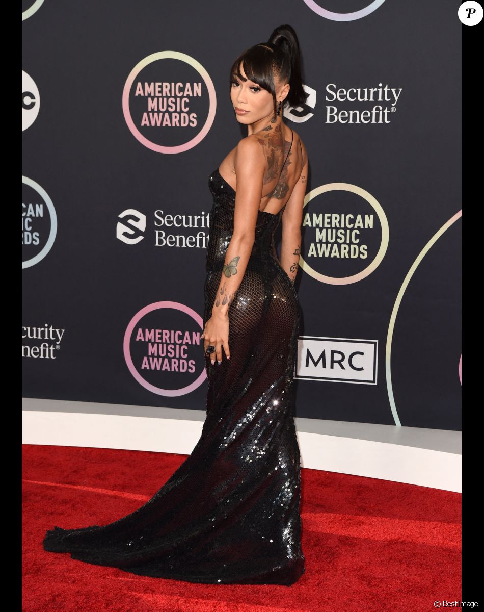 Coi Leray assiste aux "American Music Awards 2021" au Microsoft Theater. Los Angeles, le 21 novembre 2021.