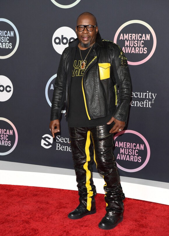 Bobby Brown assiste aux "American Music Awards 2021" au Microsoft Theater. Los Angeles, le 21 novembre 2021.