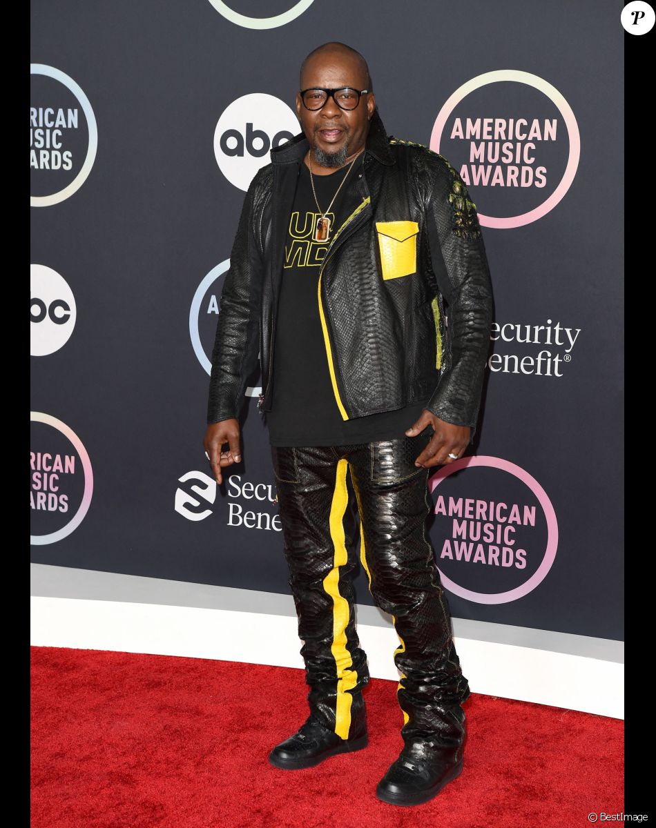 Bobby Brown assiste aux "American Music Awards 2021" au Microsoft Theater. Los Angeles, le 21 novembre 2021.