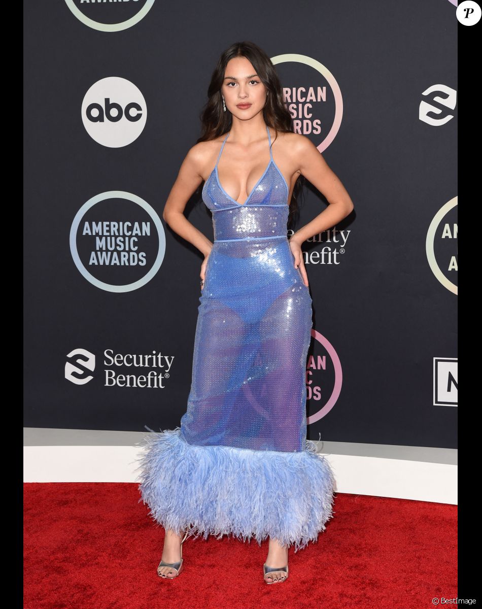 Olivia Rodrigo assiste aux "American Music Awards 2021" au Microsoft Theater. Los Angeles, le 21 novembre 2021.