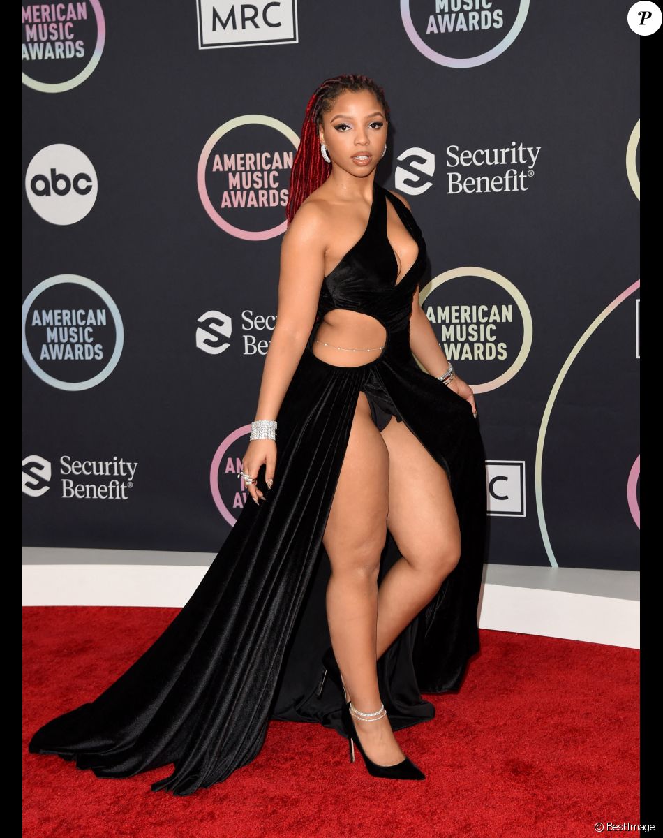 Chloe Bailey assiste aux "American Music Awards 2021" au Microsoft Theater. Los Angeles, le 21 novembre 2021.