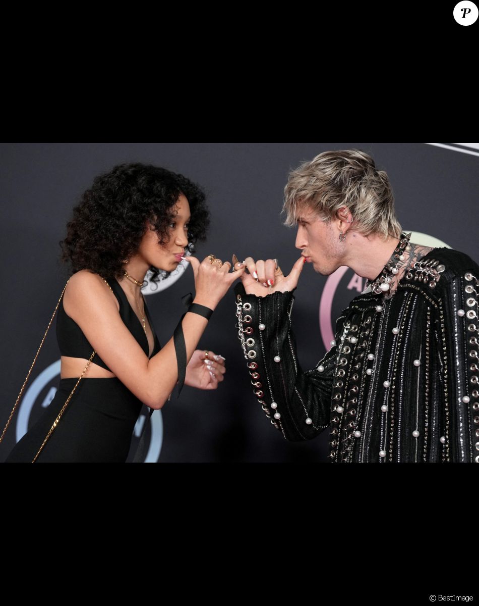 Machine Gun Kelly et sa fille Casie assistent aux "American Music Awards 2021" au Microsoft Theater. Los Angeles, le 21 novembre 2021.