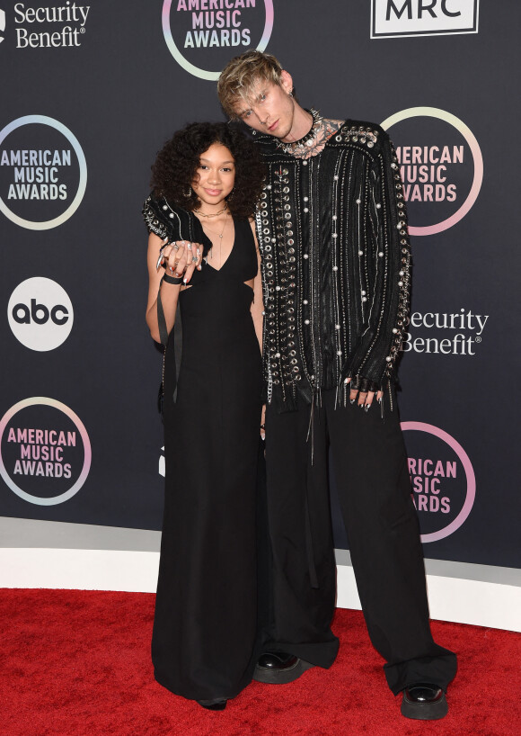 Machine Gun Kelly et sa fille Casie assistent aux "American Music Awards 2021" au Microsoft Theater. Los Angeles, le 21 novembre 2021.