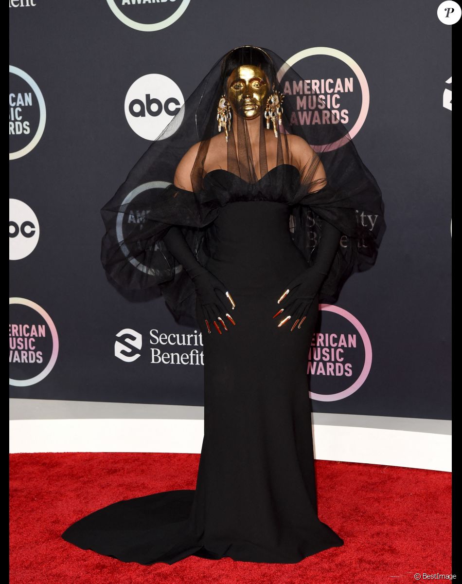 Cardi B assiste aux "American Music Awards 2021" au Microsoft Theater. Los Angeles, le 21 novembre 2021.